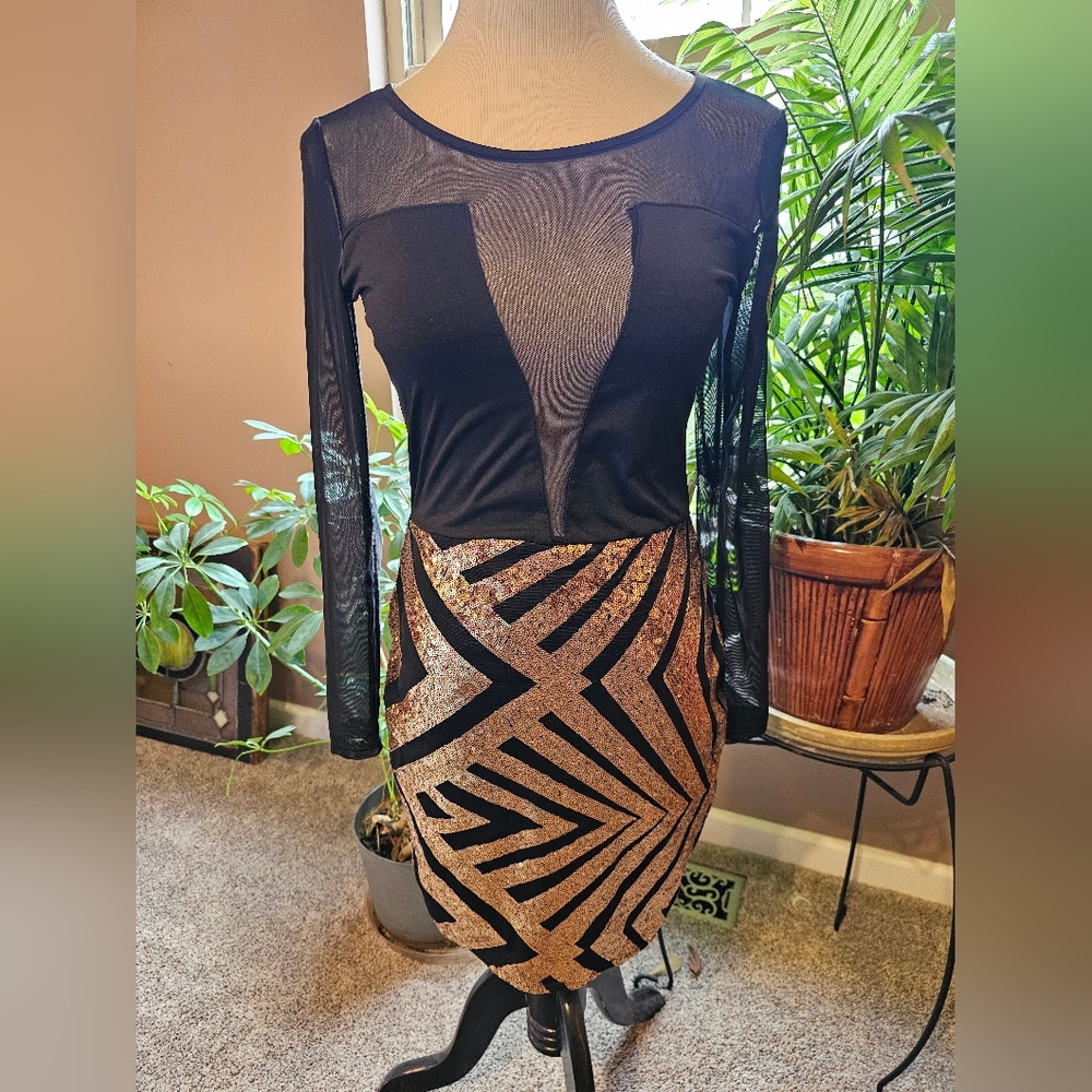 Elegant Black and Gold Long Sleeve Dress